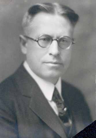 Dr. Robert G. Green of Minneapolis. Professor of Bacteriology and Immunology at the University of Minnesota, 1930. Photograph courtesy of the Minnesota Historical Society.